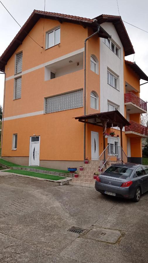 Apartman Biba - *